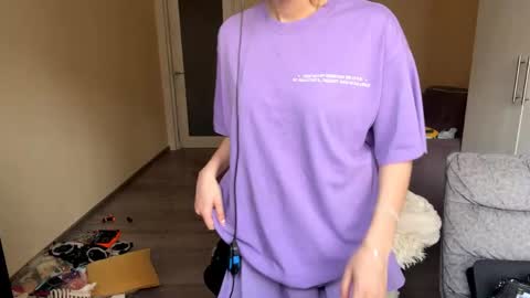 Elena online show from 04.18.26