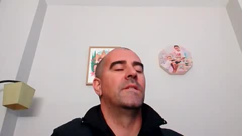 Snapshot of normalito42 chatting on 11.25.25 NORMALITO online show from 11.25.25