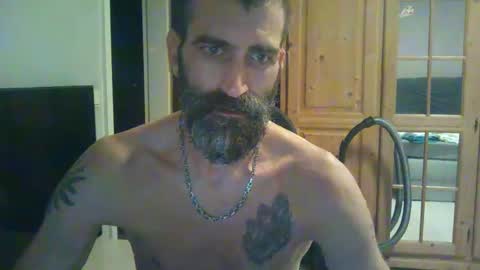 Snapshot of not4one chatting on 09.11.25 not4one online show from 09.11.25