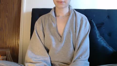 Snapshot of novafrey chatting on 01.04.25 Olivia online show from 01.04.25