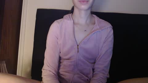 Snapshot of novafrey chatting on 01.12.25 Olivia online show from 01.12.25