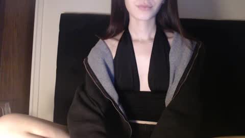 Snapshot of novafrey chatting on 02.11.25 Olivia online show from 02.11.25