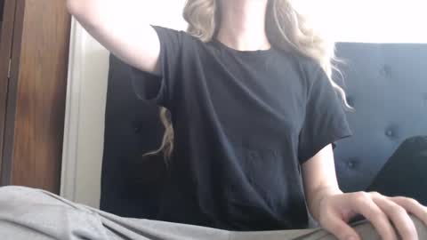 Snapshot of novafrey chatting on 03.12.25 Olivia online show from 03.12.25