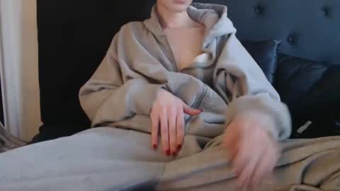 Snapshot of novafrey chatting on 09.26.25 Olivia online show from 09.26.25