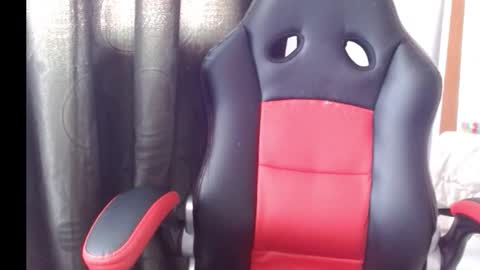 Snapshot of novaperotti chatting on 10.05.25 novaperotti online show from 10.05.25