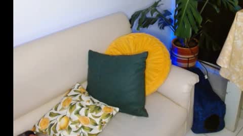 Snapshot of novaperotti chatting on 10.08.25 novaperotti online show from 10.08.25