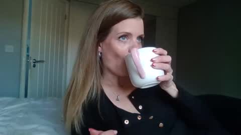 Alice  Nudgeman online show from 11.21.25