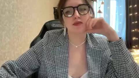 Snapshot of nuitblanche_vibes chatting on 11.12.25 nuitblanche_vibes online show from 11.12.25