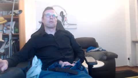 Snapshot of nursefan chatting on 12.18.25 nursefan online show from 12.18.25