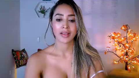 Snapshot of nycole_1988 chatting on 12.14.24 Nycole online show from 12.14.24