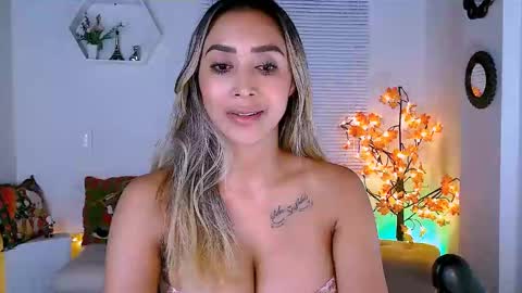 Snapshot of nycole_1988 chatting on 12.19.24 Nycole online show from 12.19.24