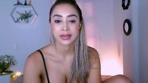 Snapshot of nycole_1988 chatting on 02.05.25 Nycole online show from 02.05.25