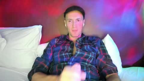 Snapshot of nyhudsonvalleyfun chatting on 11.18.25 HudsonValleyNYfun online show from 11.18.25