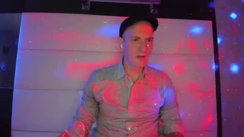 Snapshot of nyhudsonvalleyfun chatting on 12.17.25 HudsonValleyNYfun online show from 12.17.25