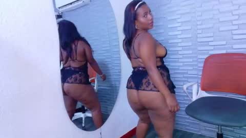 Snapshot of nympho_bff chatting on 11.05.25 nympho_bff online show from 11.05.25