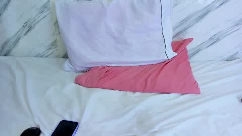 xionela gates online show from 01.24.25