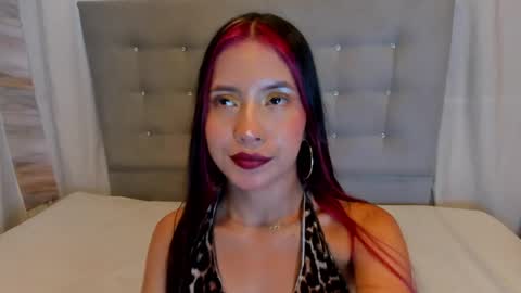 xionela gates online show from 04.21.26