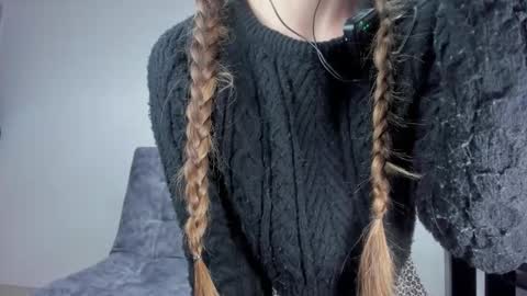 Snapshot of nyusha619933 chatting on 10.29.25 Laura nyu online show from 10.29.25