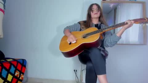 Snapshot of nyusha619933 chatting on 11.07.25 Laura nyu online show from 11.07.25