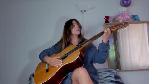 Snapshot of nyusha619933 chatting on 11.26.25 Laura nyu online show from 11.26.25