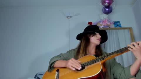 Snapshot of nyusha619933 chatting on 11.27.25 Laura nyu online show from 11.27.25