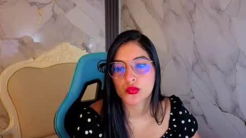 Snapshot of nyx_kitty_a chatting on 06.12.26 Nia online show from 06.12.26