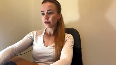 Snapshot of nyxelia_ chatting on 10.08.25 Anastasia online show from 10.08.25