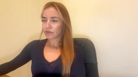 Snapshot of nyxelia_ chatting on 10.09.25 Anastasia online show from 10.09.25