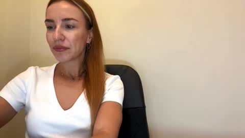 Snapshot of nyxelia_ chatting on 10.10.25 Anastasia online show from 10.10.25