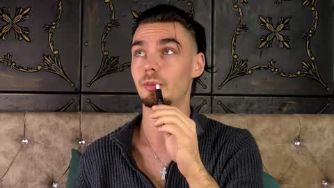 Snapshot of oceanheat chatting on 11.25.25 OceanHeart online show from 11.25.25