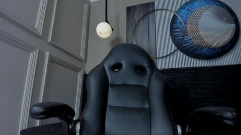 independent model online show from 12.12.24