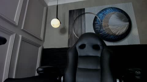 independent model online show from 01.08.25