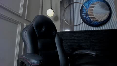 independent model online show from 01.13.25