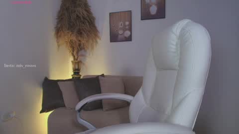 independent model online show from 05.21.26