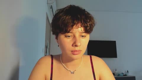 Snapshot of octopussy69x chatting on 12.14.25 Evie online show from 12.14.25