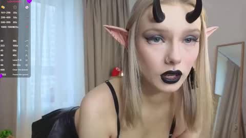 Snapshot of odeliagrace chatting on 10.25.25 Agata online show from 10.25.25