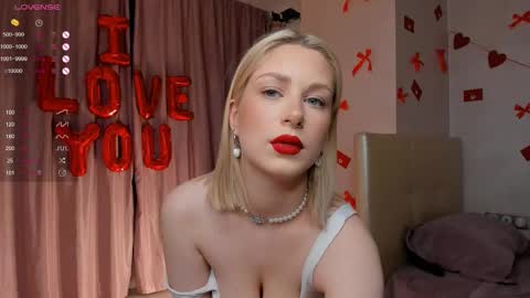 Snapshot of odelyncure chatting on 02.18.25 Lynna online show from 02.18.25