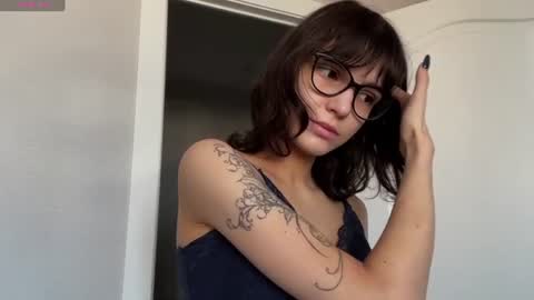 Snapshot of odettehatt chatting on 06.11.26 Thea online show from 06.11.26