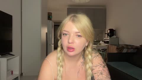 Snapshot of odriolsen chatting on 12.06.24 Odri online show from 12.06.24