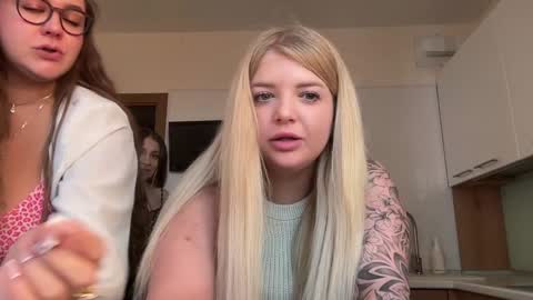 Snapshot of odriolsen chatting on 12.11.24 Odri online show from 12.11.24