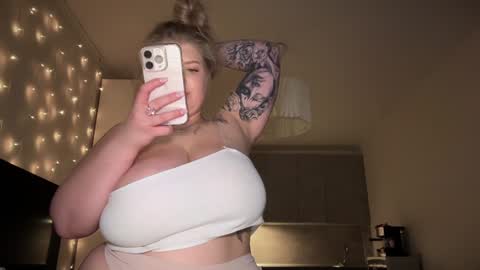 Snapshot of odriolsen chatting on 02.02.25 Odri online show from 02.02.25