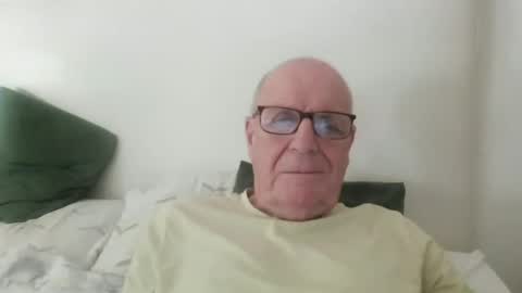 Snapshot of oggi95 chatting on 06.15.26 oggi95 online show from 06.15.26