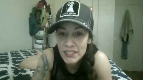 Snapshot of oglitcouple chatting on 12.31.24 Lit en Cama online show from 12.31.24