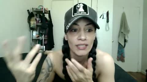 Snapshot of oglitcouple chatting on 09.30.25 Lit en Cama online show from 09.30.25