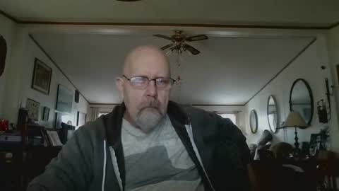 Snapshot of ogusbogus chatting on 11.21.25 Maximus No Mo online show from 11.21.25