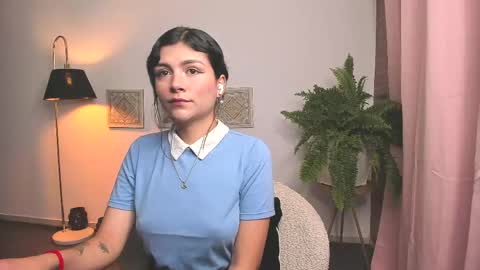 Snapshot of oh__holly chatting on 04.21.26 Holly online show from 04.21.26