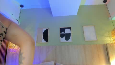 Holly online show from 10.06.25