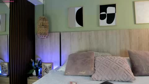 Holly online show from 04.15.26