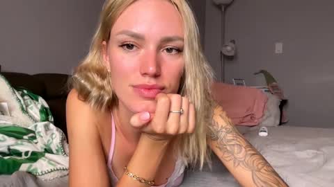 Snapshot of ohbabykelly chatting on 02.18.25 Kelly online show from 02.18.25