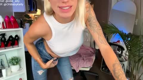 Snapshot of ohbabykelly chatting on 09.24.25 Kelly online show from 09.24.25